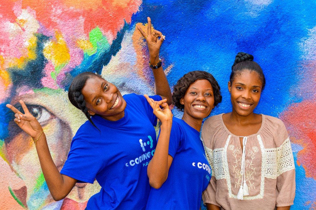 Trois membres femmes de Coding Club Haïti Carrefour